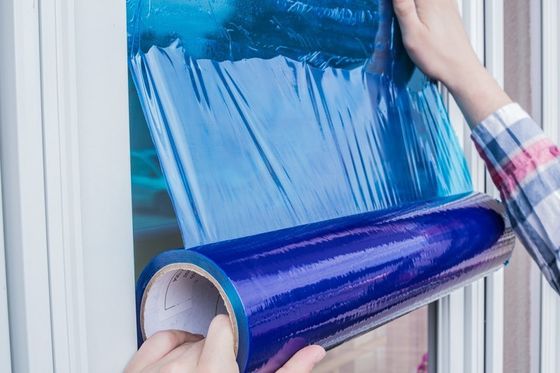 Goede prijs. UV-bestendige PE-beschermfolie met rubberen lijm voor residuvrije oppervlaktebescherming online